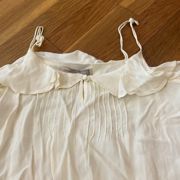 Forever 21 Women’s Cream Tank Top With Ruffle Detailing Size S - Picture 2 of 6